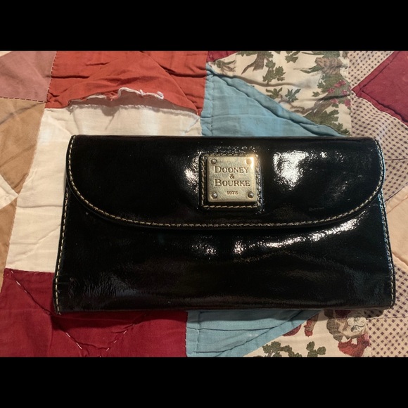 Dooney & Bourke Handbags - Dooney & bourke wallet